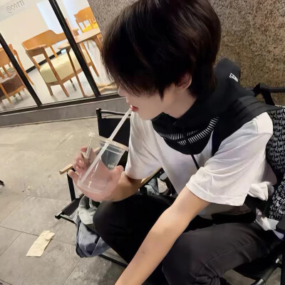 爱你垂眸下的泪滴