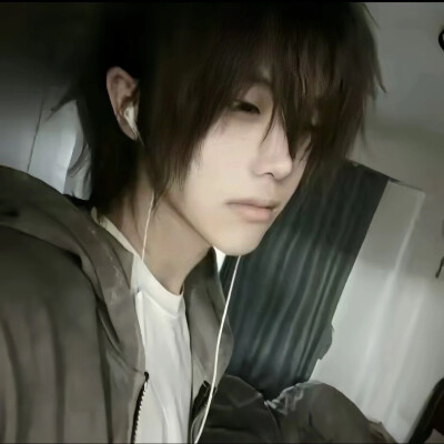 爱你垂眸下的泪滴