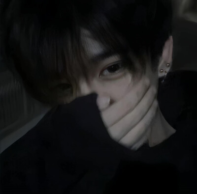 爱你垂眸下的泪滴