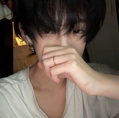 爱你垂眸下的泪滴