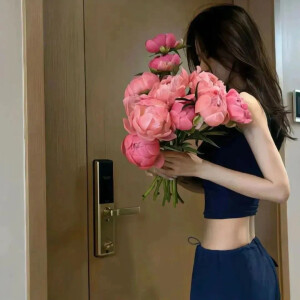 花的女孩儿，海边坐，原谅我捧花出席只为错过你【女头唯美带花】By沐晴 刘亦菲 神仙姐姐 捧花头像