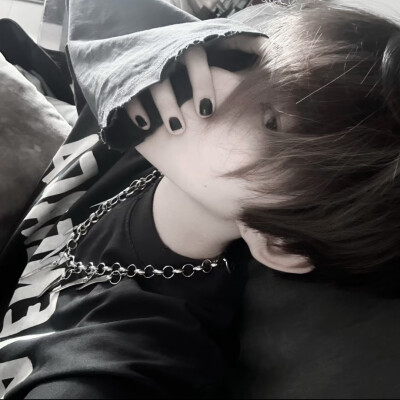 爱你垂眸下的泪滴