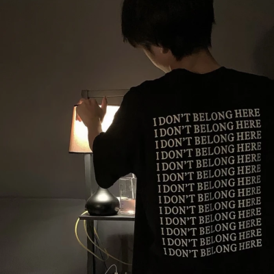 “世界破破烂烂 小猫尝尝咸淡”