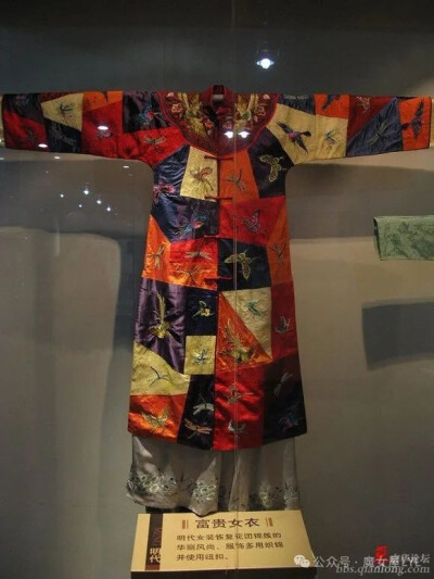 明代富贵女衣