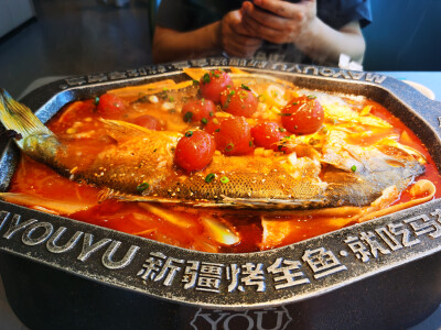 给爸过父亲节
树莓酸奶粽子好好吃！！
不太正宗的拌米粉味道是对的，粉也太细啦
忌口不能吃辣，要是能吃辣鱼肯定还好吃
呜呜呜呜呜呜呜