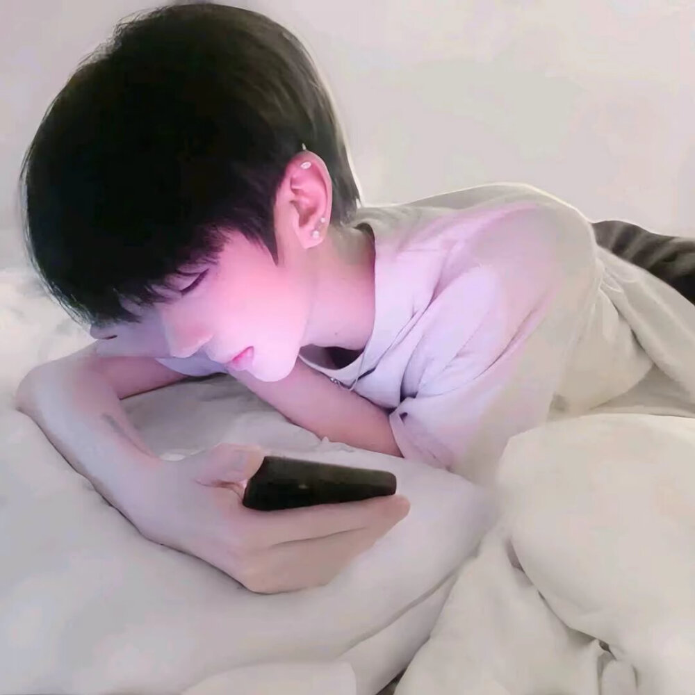 “世界破破烂烂 小猫尝尝咸淡”