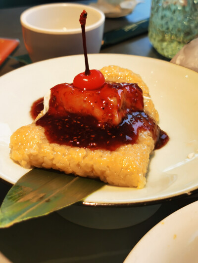 给爸过父亲节
树莓酸奶粽子好好吃！！
不太正宗的拌米粉味道是对的，粉也太细啦
忌口不能吃辣，要是能吃辣鱼肯定还好吃
呜呜呜呜呜呜呜