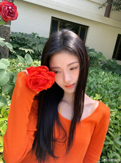橙色的鞠婧祎