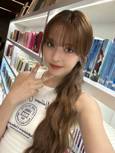 LILY 朴珍