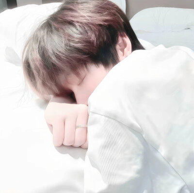 “世界破破烂烂 小猫尝尝咸淡”