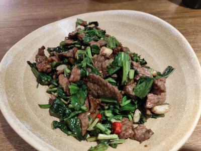 静安寺附近，又是一家云南菜，这家比较一般，又是因为附近一家排队太长选择的替代。
6.4
