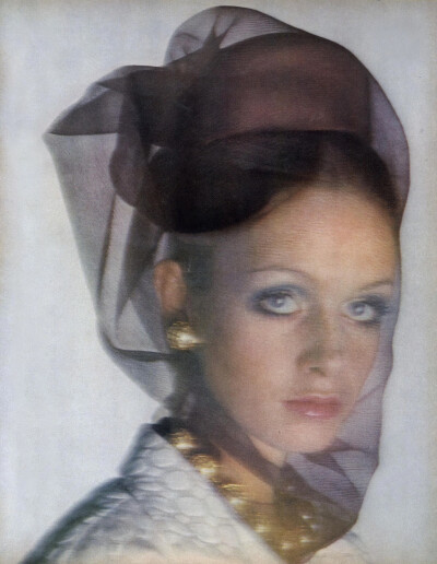 Twiggy by Richard Avedon, US Vogue 1968