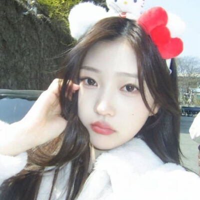 我的眼睛开始漏雨 而你留下的伞骨正从伤口里发芽 ​​​