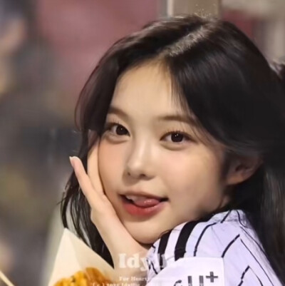 我的眼睛开始漏雨 而你留下的伞骨正从伤口里发芽 ​​​