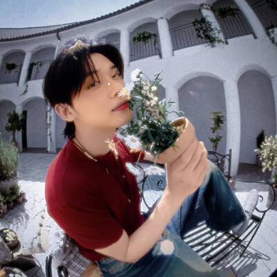 Daisy...kitten...and naive you