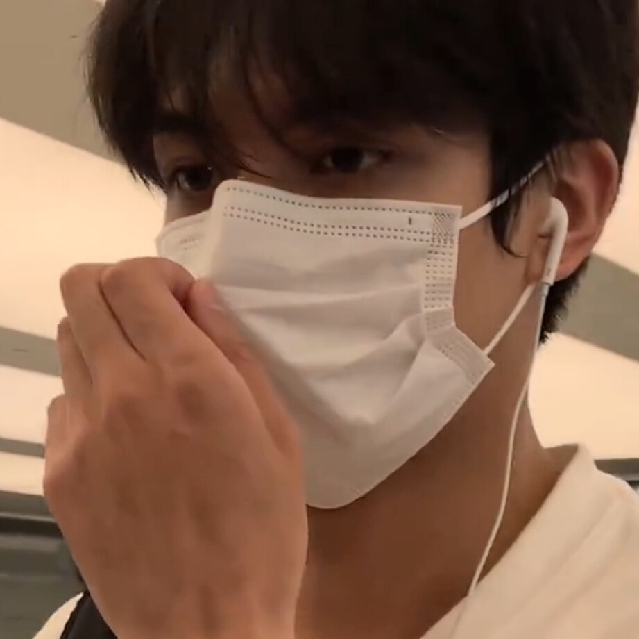 一千朵广玉兰闭眼的时候，无瑕的是这个世界