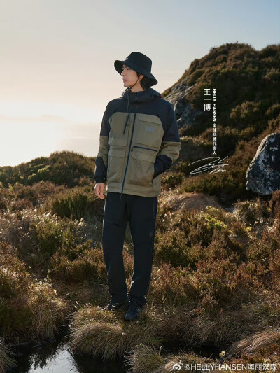 HELLYHANSEN海丽汉森：
当风掠过砾石小径
当脚步迈向未知风景
自由与探索的召唤，从未停止
全新Gravel Bike主题系列产品全新上市
为多元户外探索而生
6月18日起，HELLY HANSEN全平台开启预售
与HH全球品牌代言…