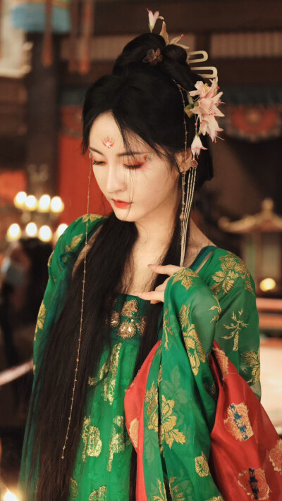 临江仙 红莲 孙晶晶