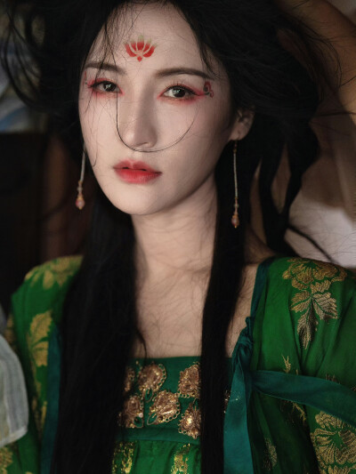 临江仙 红莲 孙晶晶