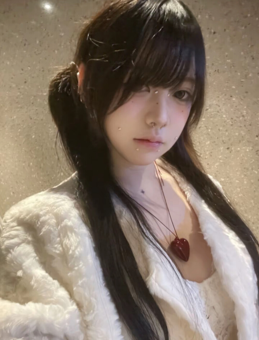 嗯
