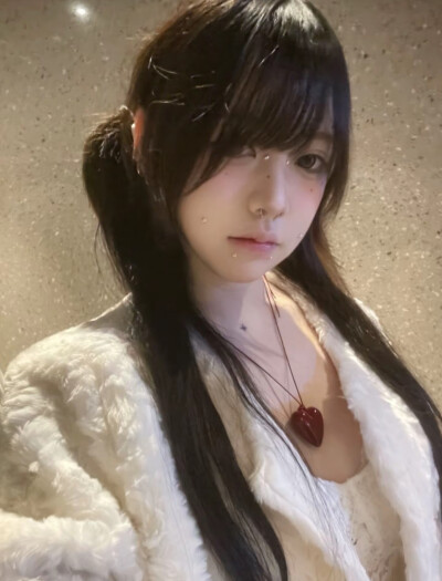 嗯
