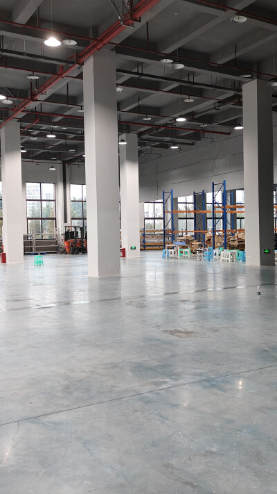 hallo，想开叉车吗