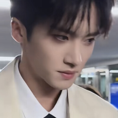 装帅好累 还好是真帅