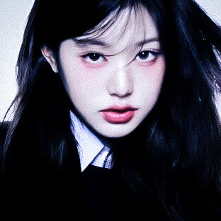 张元英
-
愛根本不是安慰物，而是頭骨中的一枚釘子。