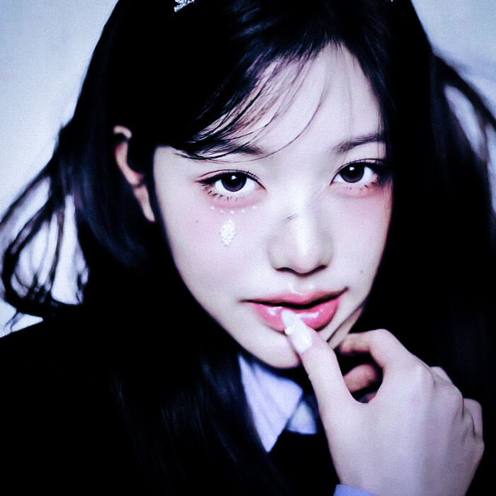 张元英
-
愛根本不是安慰物，而是頭骨中的一枚釘子。