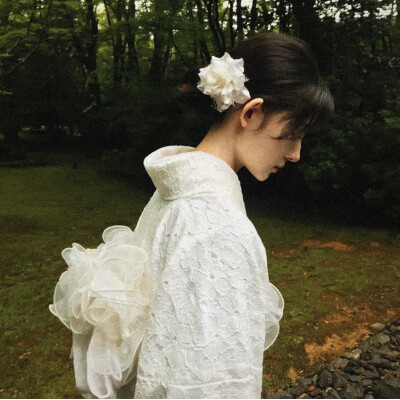 女生头像，更多头像在公众号：阿尧头像馆。