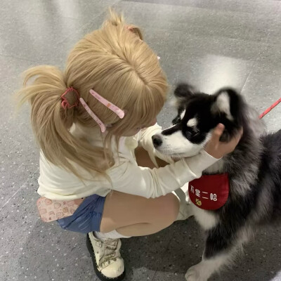 抱宠物女头