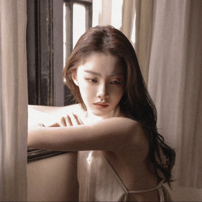 女生头像，更多头像在公众号：阿尧头像馆。