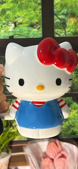 《三丽鸥》
