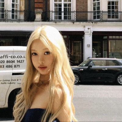 女生头像，更多头像在公众号：阿尧头像馆。