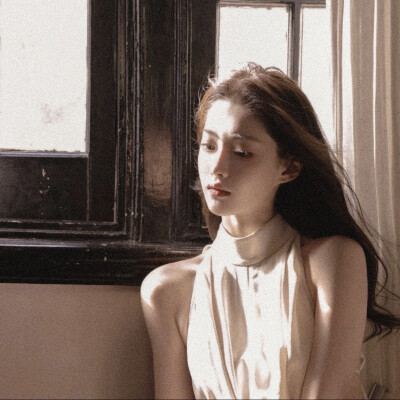 女生头像，更多头像在公众号：阿尧头像馆。