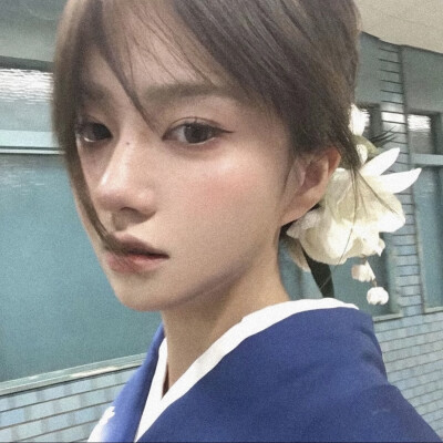 女生头像，更多头像在公众号：阿尧头像馆。