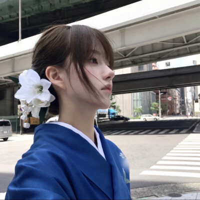 女生头像，更多头像在公众号：阿尧头像馆。