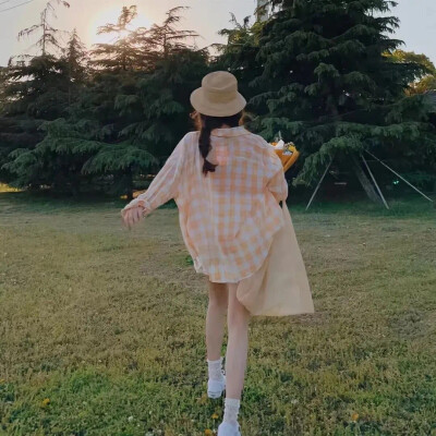 图源网络
侵权速删
头像|文案| “我开始迷信，期待你的掌纹里有我的命运”