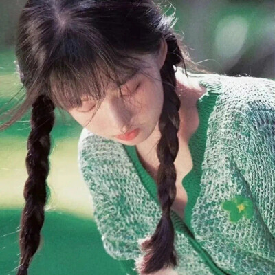 图源网络
侵权速删
头像|文案| “我开始迷信，期待你的掌纹里有我的命运”