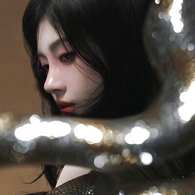 뱀 여왕 폐 Su Majestad.