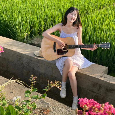 图源网络
侵权速删
头像|文案| “我开始迷信，期待你的掌纹里有我的命运”