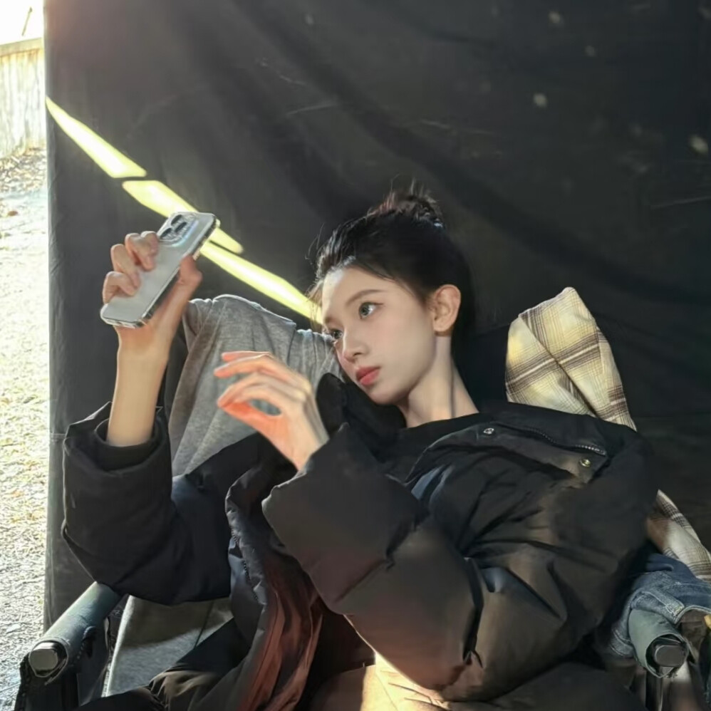 侧影女