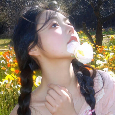 图源网络
侵权速删
头像|文案| “我开始迷信，期待你的掌纹里有我的命运”