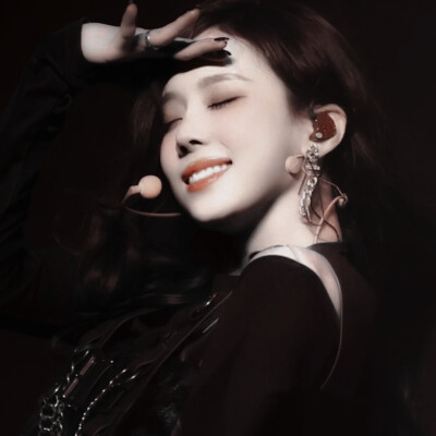 欲望是无法掌控的野火，要么計灰烬埋没清醒，要么在燎原前学会放手。
欲望はコントロールできない野火で、灰に目を覚まさせるか、燎原の前で手を放すてとを学ぶ。