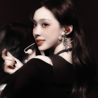 欲望是无法掌控的野火，要么計灰烬埋没清醒，要么在燎原前学会放手。
欲望はコントロールできない野火で、灰に目を覚まさせるか、燎原の前で手を放すてとを学ぶ。