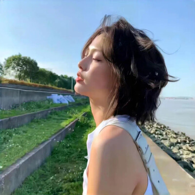 图源网络
侵权速删
头像|文案| “我开始迷信，期待你的掌纹里有我的命运”