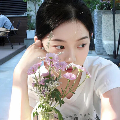 图源网络
侵权速删
头像|文案| “我开始迷信，期待你的掌纹里有我的命运”