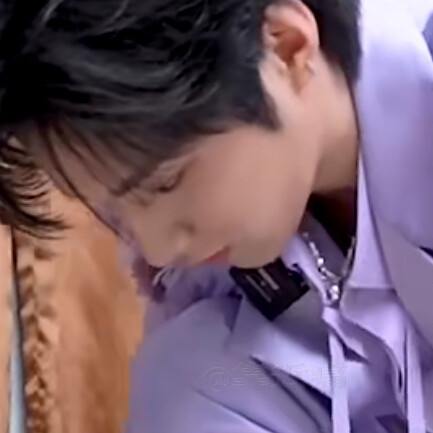 雨季亲吻你痕骨处的疤