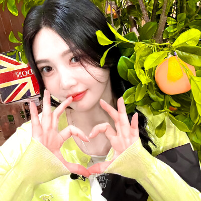 春水映梨花