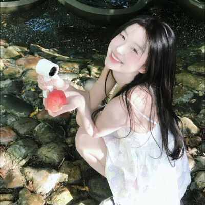 我们之间隔着比拥抱更远的距离